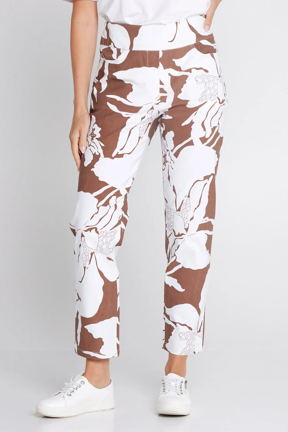 Dana Bengaline Capri Pants - Cocoa Floral