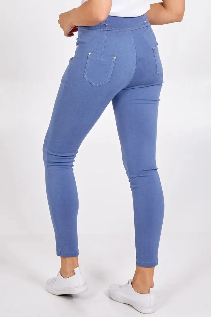 Easy Wear Light Blue Stretch Skinny Jeans. Size 8-14